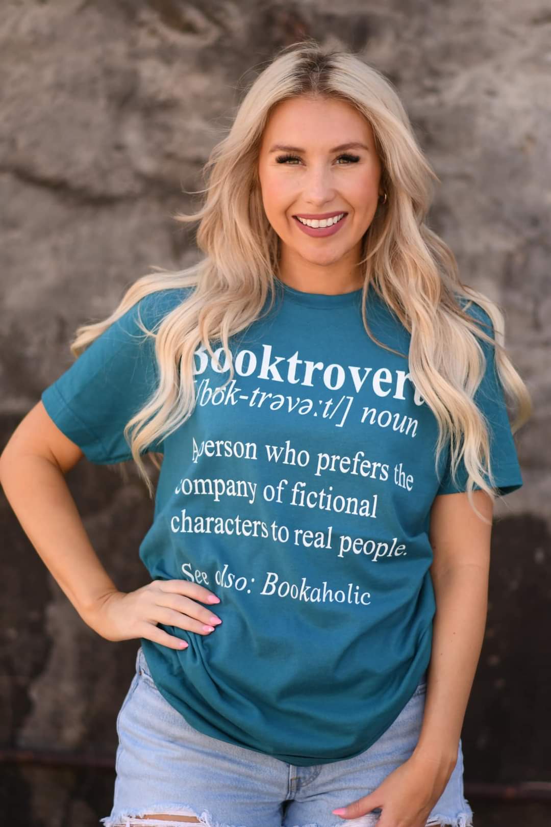 Booktrovert Tee