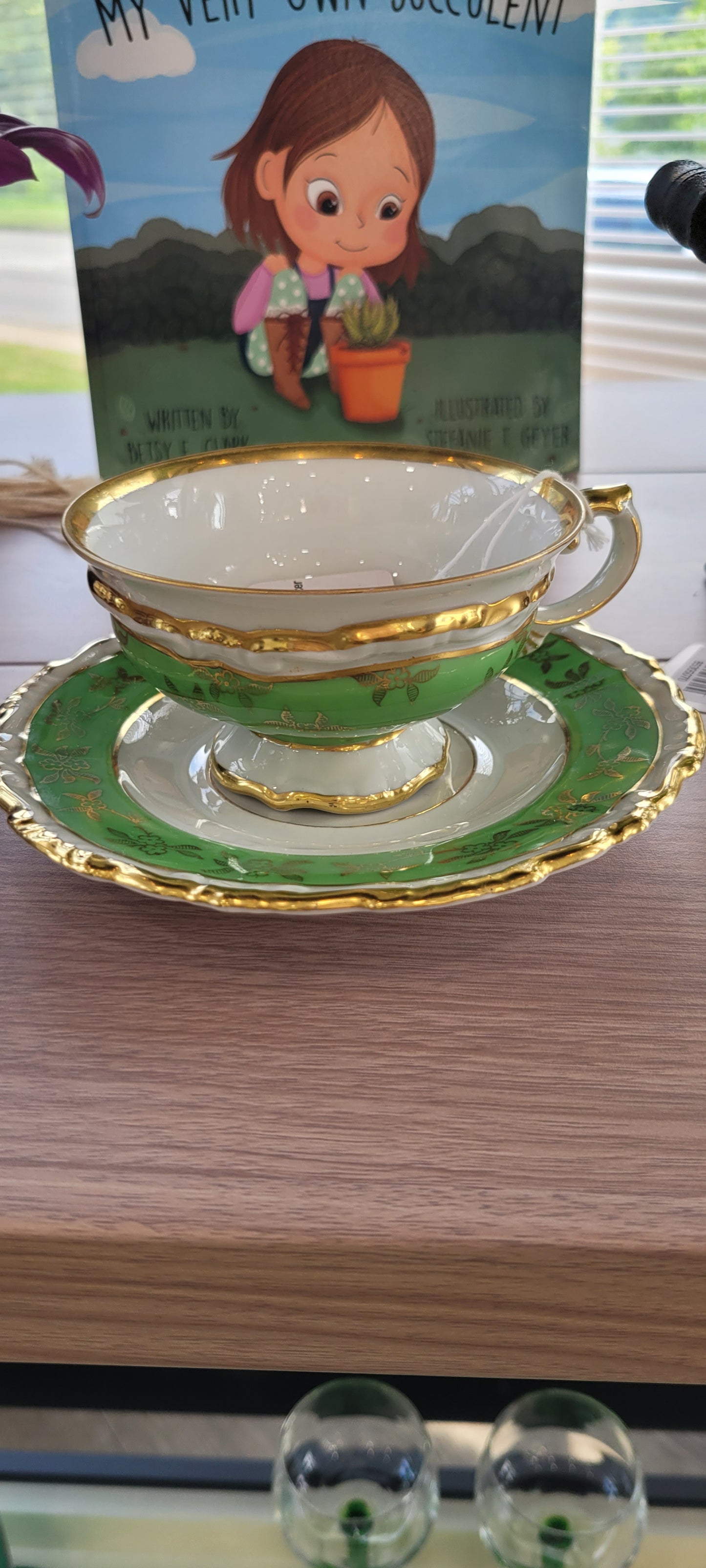 Green/Gold teacup, saucer