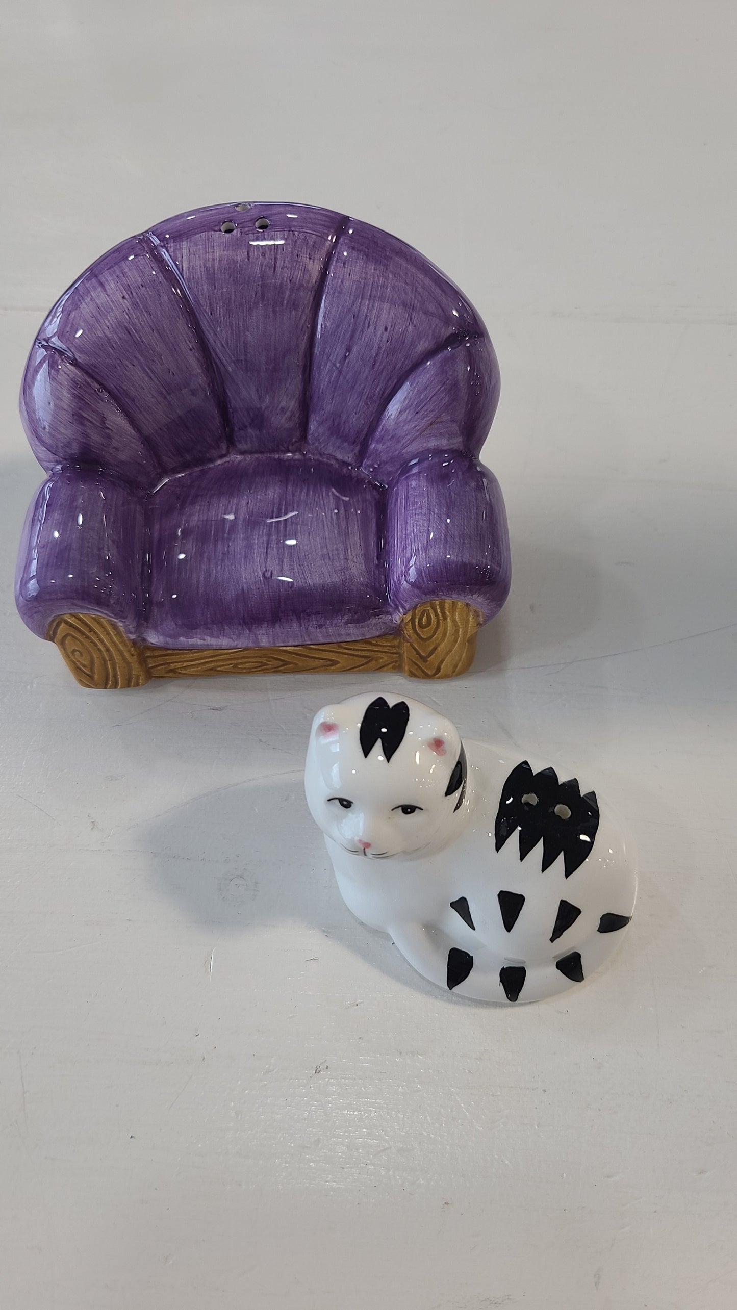 Cat couch S&P Shakers